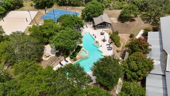 Dakota Ranch Student Apartments in San Marcos, TX - Building Photo