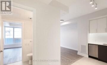 2525-2525 Bathurst St in Toronto, ON - Building Photo - Building Photo