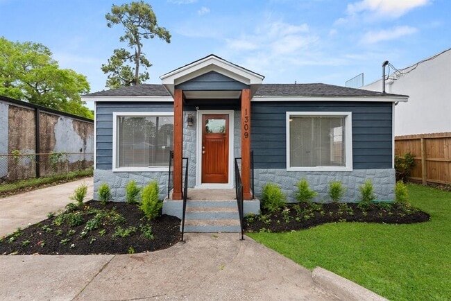 property at 1309 Bragg St