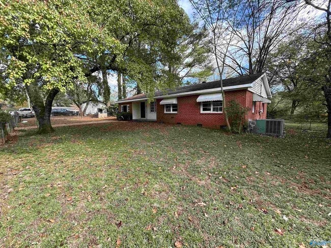 property at 2723 Oaktree Ln NW