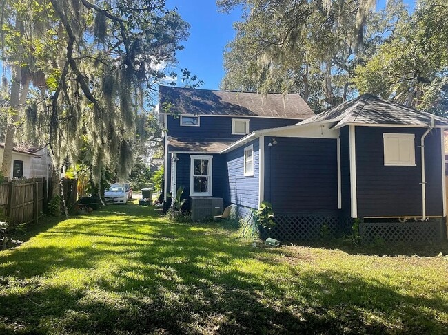 745 S Palmetto Ave in Daytona Beach, FL - Foto de edificio - Building Photo