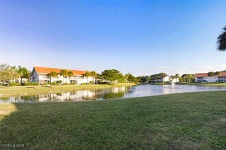 4910 Deerfield Way in Naples, FL - Foto de edificio - Building Photo