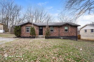 107 Woodridge Dr in Hendersonville, TN - Building Photo