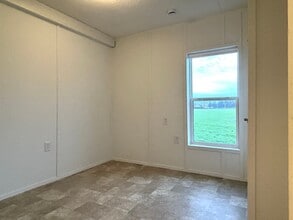 19571 Boones Ferry Rd NE in Hubbard, OR - Building Photo - Building Photo