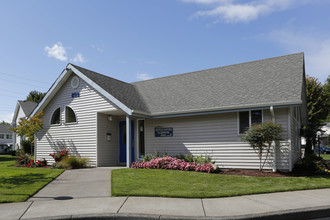 McNary Heights Apartments in Salem, OR - Foto de edificio - Building Photo