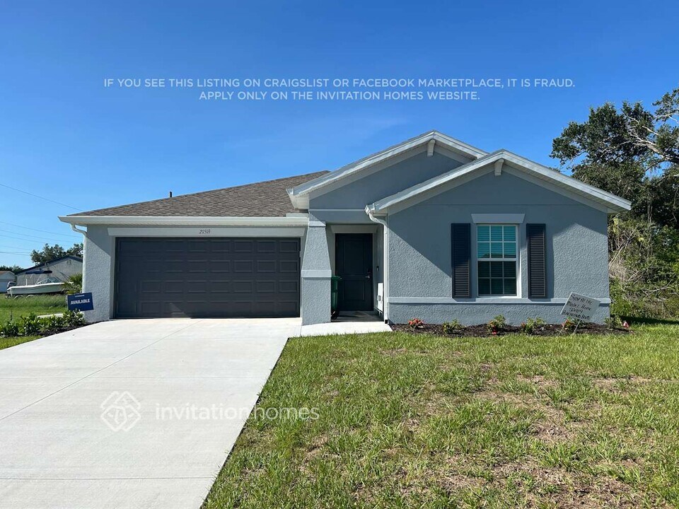 20319 Blaine Ave in Port Charlotte, FL - Building Photo