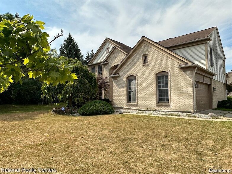 1792 Bentley Ct in Canton Township, MI - Building Photo