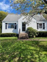 103 Alps Dr in East Hartford, CT - Building Photo