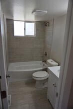 435 S Oak St in Lakewood, CO - Foto de edificio - Building Photo