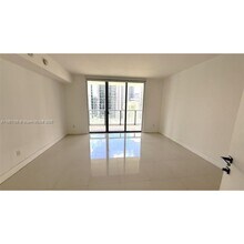 1300 Brickell Bay Dr in Miami, FL - Building Photo - Building Photo