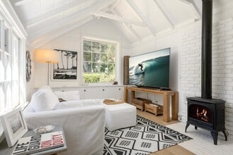 539 Periwinkle Ln in Montecito, CA - Building Photo - Building Photo