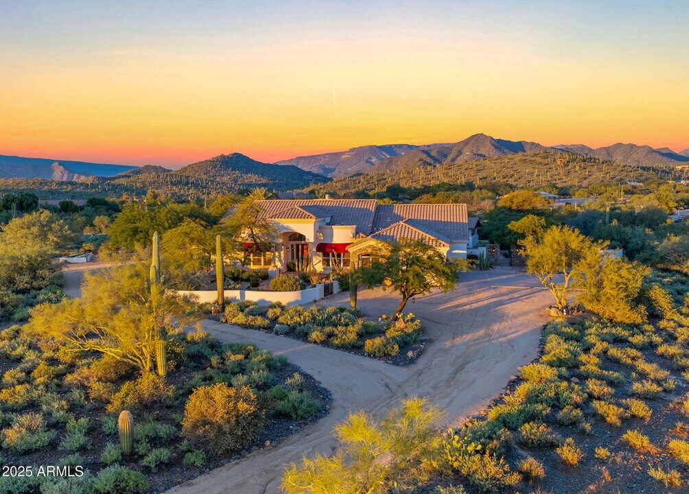 5910 E Cielo Run S in Cave Creek, AZ - Building Photo
