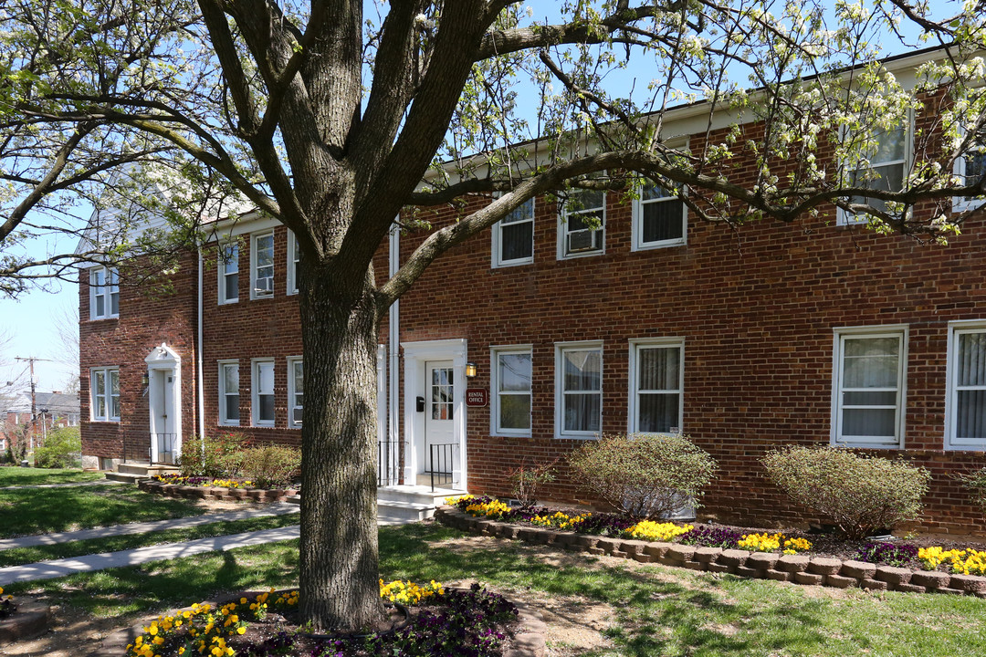 Lothian and Oakridge Apartments in Baltimore, MD - Building Photo