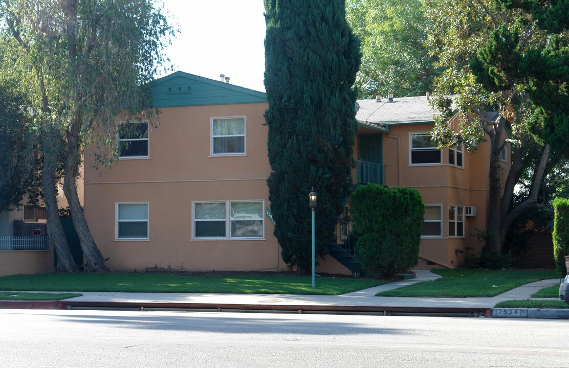 12928 Burbank Blvd in Van Nuys, CA - Building Photo