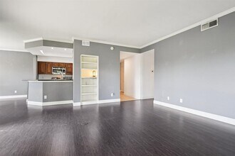6000-22 Shepherd Mountain Cove in Austin, TX - Building Photo - Building Photo