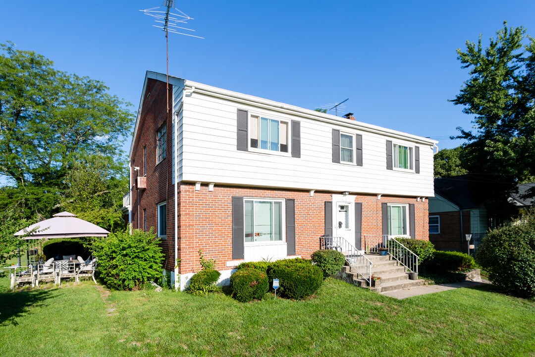 2803 Lafeuille Ave in Cincinnati, OH - Building Photo