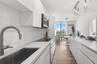 101 Diplomat Pkwy in Hallandale Beach, FL - Building Photo - Building Photo