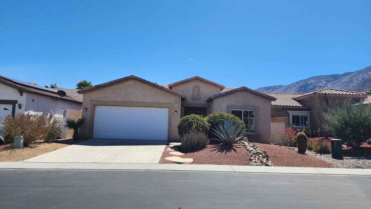 703 Ventana Ridge in Palm Springs, CA - Building Photo