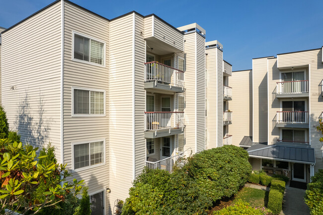 Harrison Court Condominiums in Seattle, WA - Building Photo - Building Photo