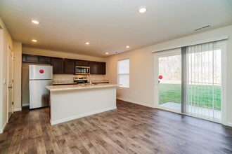 2233 Woodson Dr in Dayton, OH - Building Photo - Building Photo