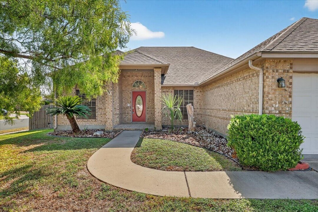 3102 Sonoma Dr in Corpus Christi, TX - Building Photo
