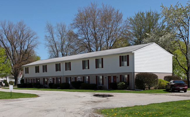 Nearing Court Apartments in Geneva, OH - Building Photo - Building Photo