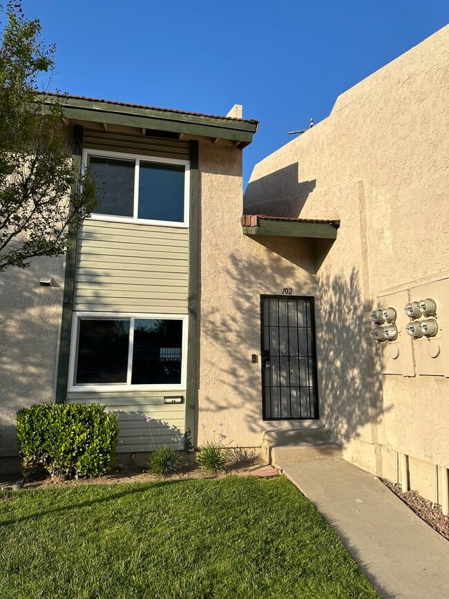 2255 Cahuilla St, Unit 102 in Colton, CA - Building Photo - Building Photo