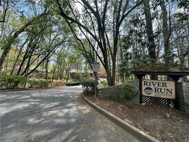 303 River Run Dr in Atlanta, GA - Building Photo