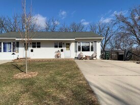 401 Spring St in Lake Geneva, WI - Building Photo