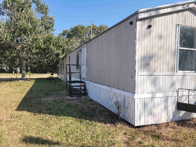 507 Stockdale Ave in Cuero, TX - Building Photo - Building Photo