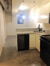124 E Trenton St, Unit 108 in Baltimore, MD - Building Photo - Building Photo