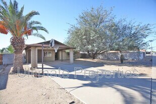 401 W Utopia Rd in Phoenix, AZ - Building Photo