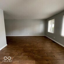 1155 Canterbury Square S in Indianapolis, IN - Building Photo - Building Photo