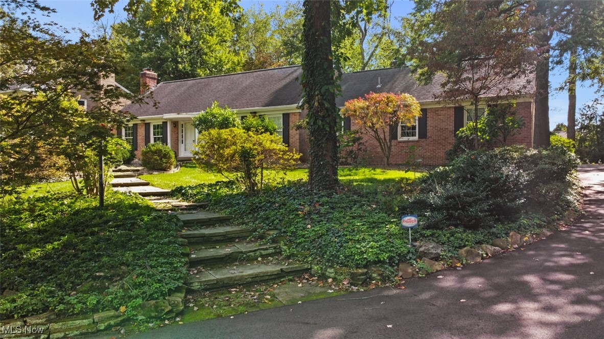 1800 Amarillo St NW in North Canton, OH - Building Photo