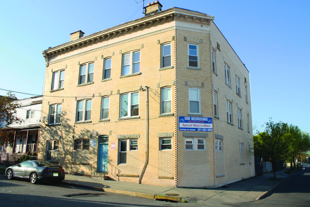 153 Pierson St in Orange, NJ - Building Photo