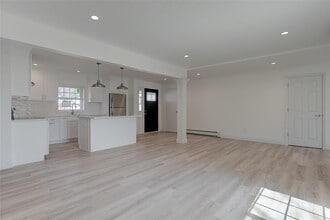 27 Walnut Ln in Hicksville, NY - Building Photo - Building Photo