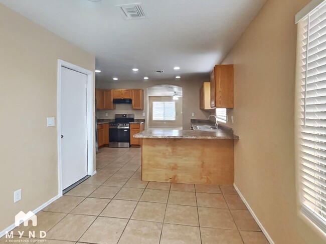 611 E Pacific Dr in Avondale, AZ - Foto de edificio - Building Photo