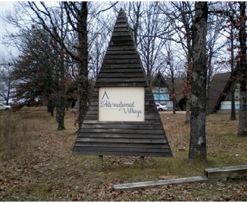 International Village in Rolla, MO - Foto de edificio