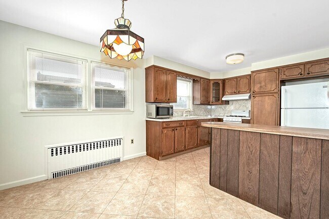 8 Willow St in Harrison, NY - Building Photo - Building Photo