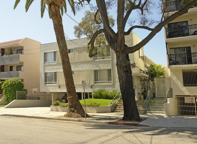 1343 N Sierra Bonita Ave in Los Angeles, CA - Building Photo - Building Photo