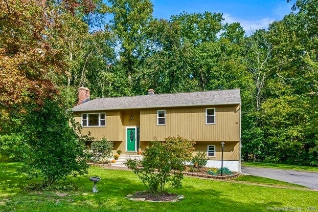 property at 40 Crestwood Dr