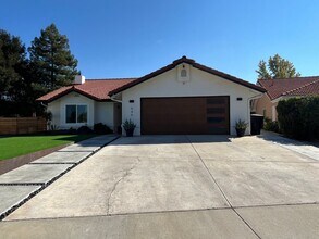 946 St Ann Dr in Paso Robles, CA - Building Photo - Building Photo