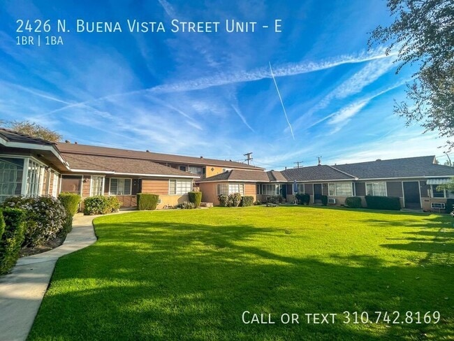 2426 N Buena Vista St in Burbank, CA - Building Photo - Building Photo