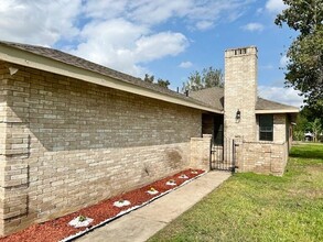 318 Montana St in Laredo, TX - Building Photo - Building Photo