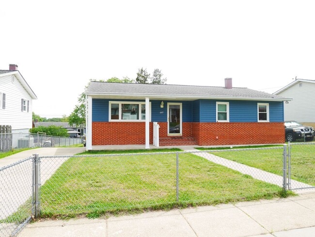 897 Laurie Ln in Glen Burnie, MD - Building Photo - Building Photo