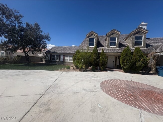 property at 71 Whitewind Ln