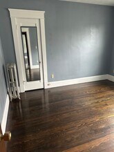 64 Kendall St, Unit Apt 2 in Chicopee, MA - Foto de edificio - Building Photo