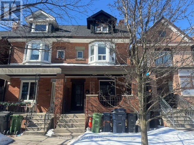 property at 32 Earlscourt Ave