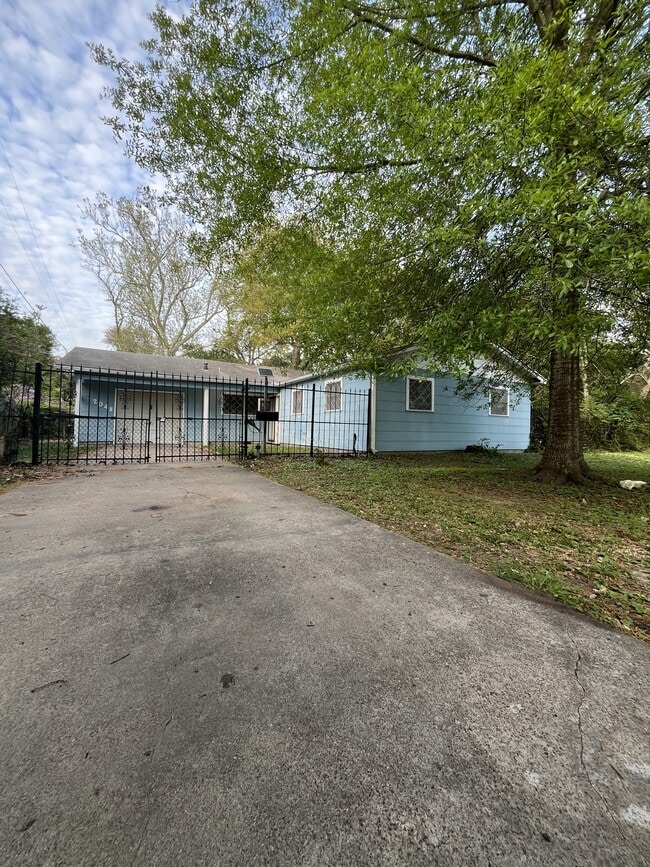 2048 Oak Ave in Port Arthur, TX - Building Photo - Building Photo