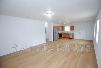 5749 Silver Sands Cir in Keystone Heights, FL - Building Photo - Building Photo